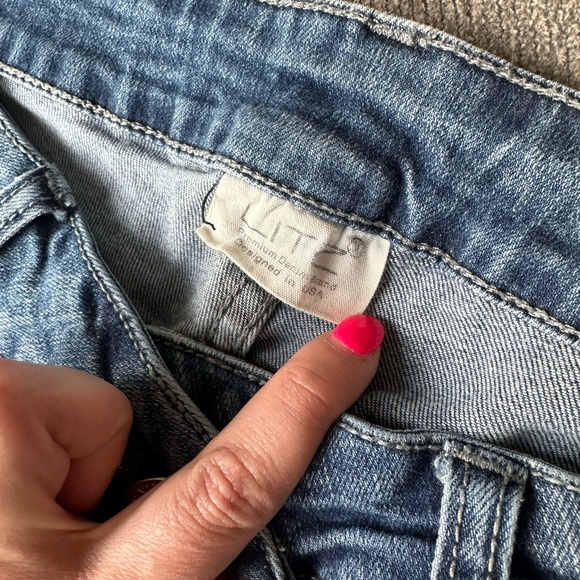 Flare Ombré Distressed Jeans - Picture 5 of 6